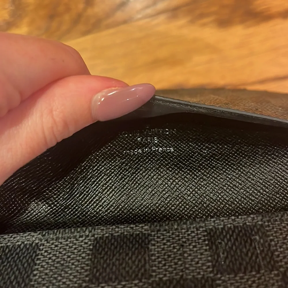 Louis Vuitton Men’s Brazza Black/Grey Checkerboard Wallet - Picture 5 of 5